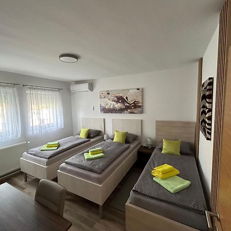 Apartmani Ana Vukovar Eksteriør bilde
